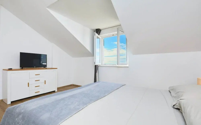 Apartment 2Home