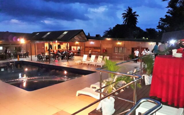 Отель Tanoa Skylodge Hotel Фиджи, Вити-Леву - отзывы, цены и фото номеров - забронировать отель Tanoa Skylodge Hotel онлайн вид на фасад