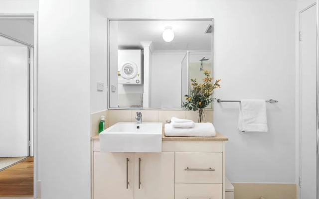 Stylish 2BR With Wi-fi 100 Mbps TV big 75 Inch