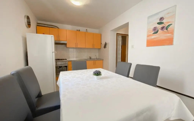 Apartment Dado