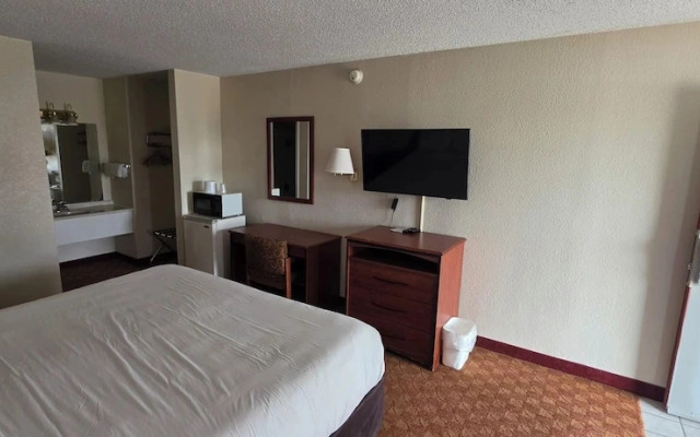 Deluxe Inn Shamrock