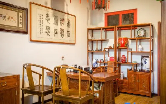 Rongfu Laozhai Hotel Close to Shichahai Scenic Area , Nanluogu Lane and Forbidden City