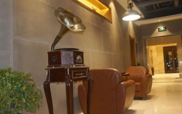 James Joyce Coffetel Xinyang Xixian Longhu Huayi