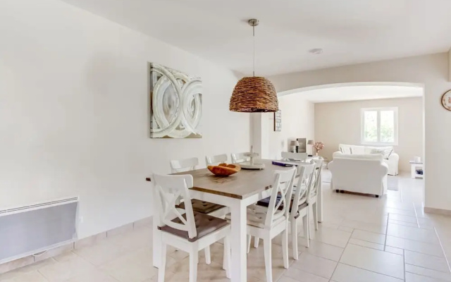 Luxurious Holiday Home in Le Plan-de-la-tour With Pool
