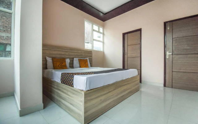 SPOT ON 65851 Hotel Hi Tech