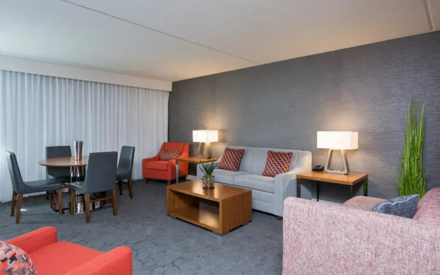 Sonesta Hotel Grand Rapids Airport