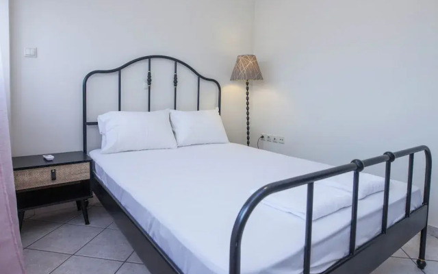 Elegant Spacious 2 Bd Apt in Petralona