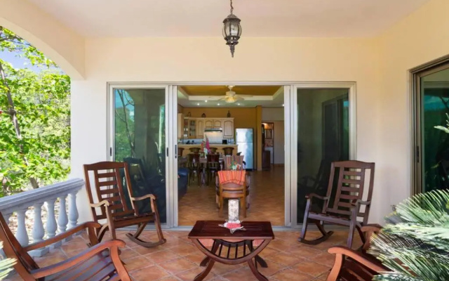 Villas Iguana A-2 Beachfront Condo