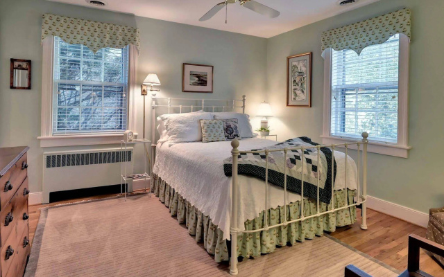 Bentley Manor Inn