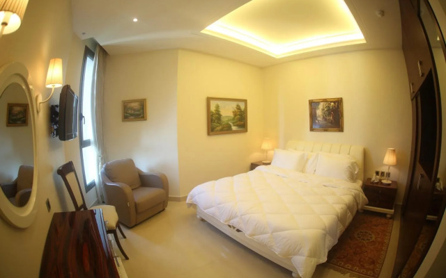 Dolphin Royal Suites