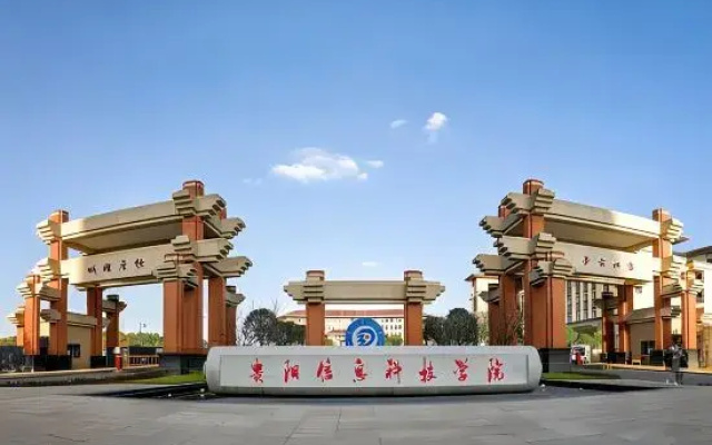 jinjinagKyriad Hotel (Guiyang Huaxi University Town Station)