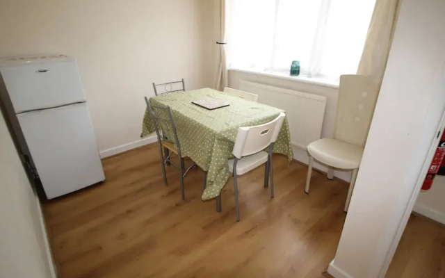 26 Merthyr Road