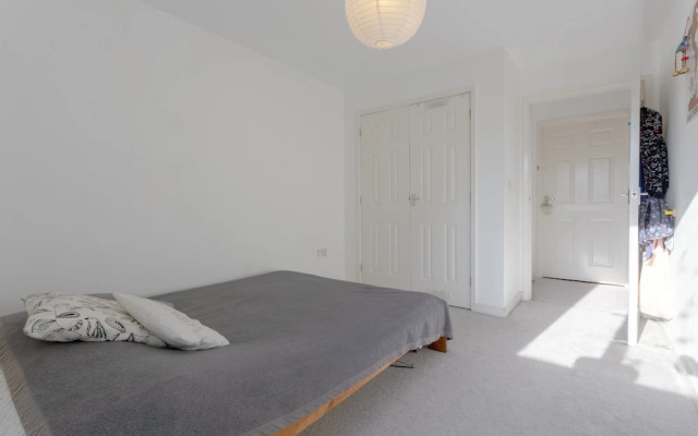 2 Bedroom Apartment With Balcony in Nunhead