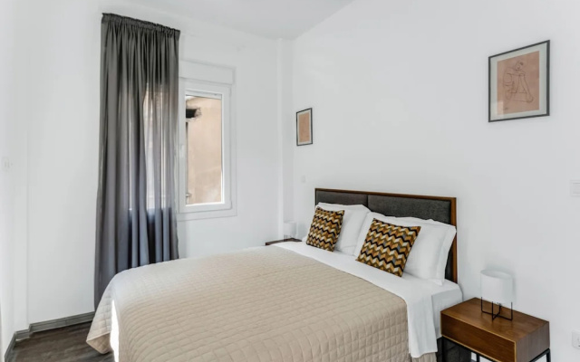 Sanders Center - Cozy Studio Apt With Balcony