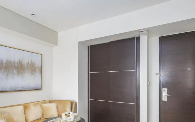 LUX The JW Marina Studio 4