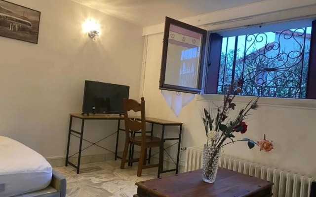 Nice Studio Livry (Adults Only)