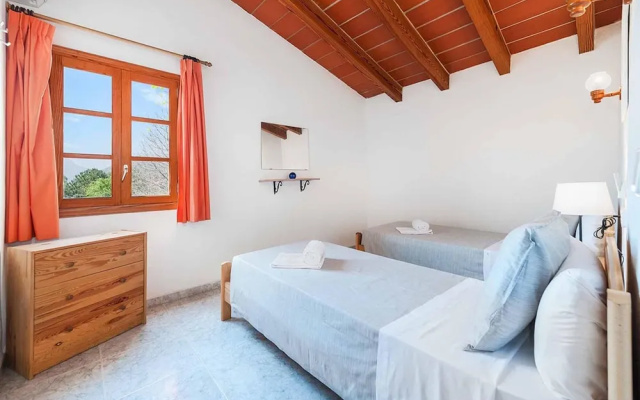 Villa - 5 Bedrooms with Pool and WiFi - 108761