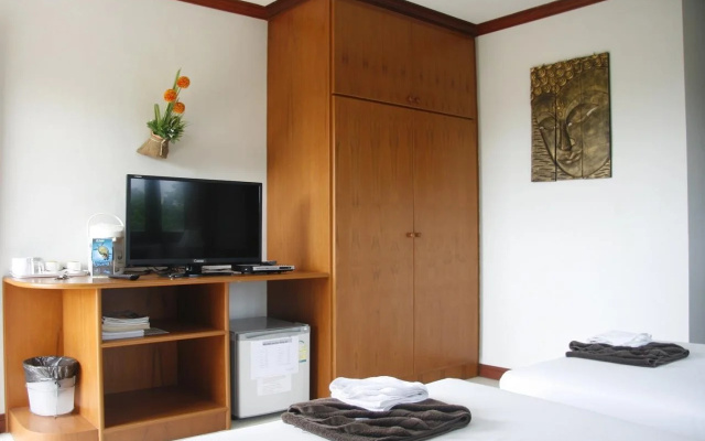 Baan Chayna Lounge Resort