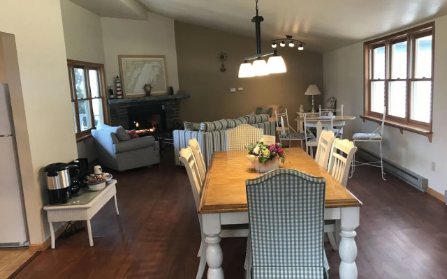 Harbor Light Inn