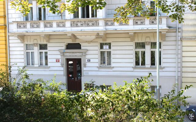 Prague Hostel Na Smetance Прага вид на фасад