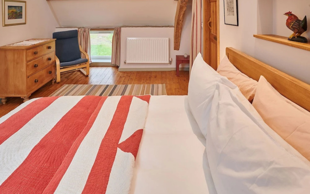 Host Stay Penrheol Farmhouse