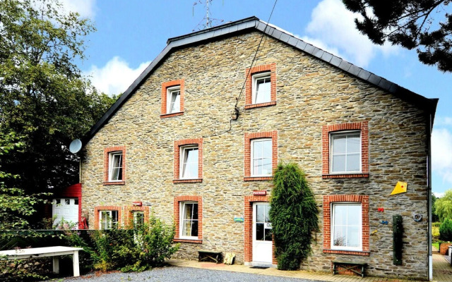 Garden-view Holiday Home in La Roche-en-ardenne