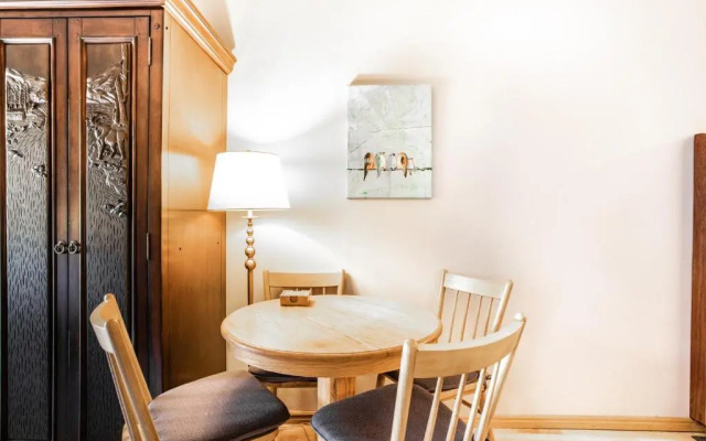 White Pines Prospector Square Studio Suite