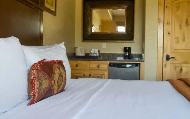 Valley Views with Loaded Bedrooms by RedAwning