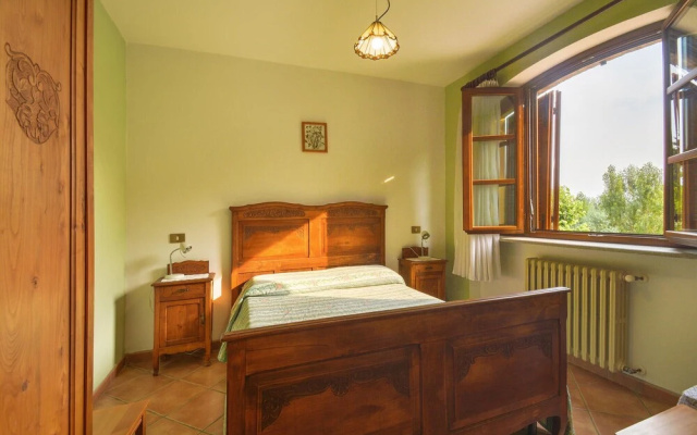 Beautiful Apartment in Monforte D'alba With 1 Bedrooms