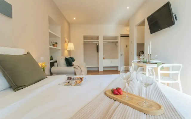 MT Studio by Rent All Como by Rent all Como