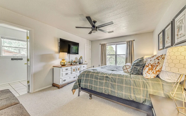 Charming Ruidoso House w/ Deck & Mountain Views!