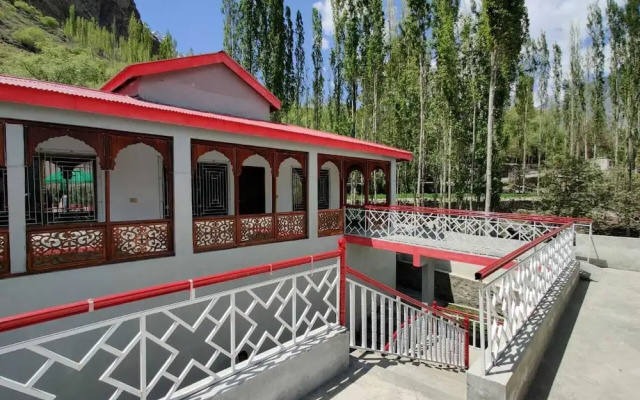 Orangeloft Lower Kachura Lake