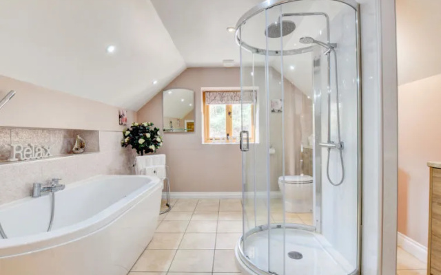 Holiday Home Sgubor yr Onwydden