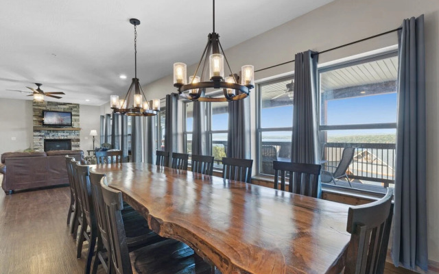 Lakefront Haven 9 Bedroom Home by RedAwning