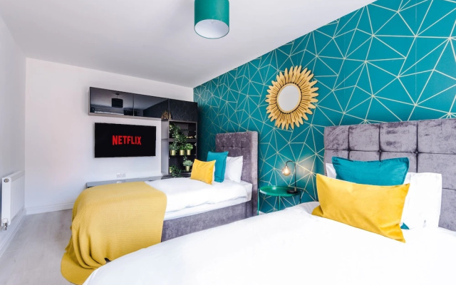 5 Bed House Manchester by MCR Dens