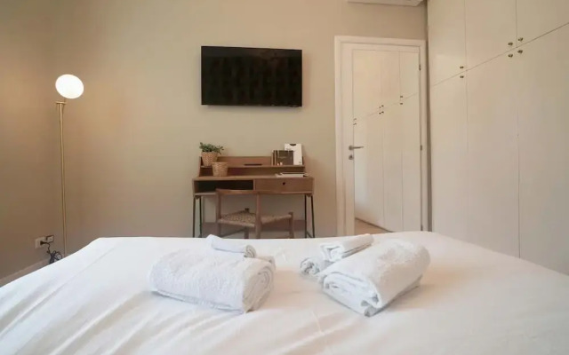Elegant apt in Historical Building