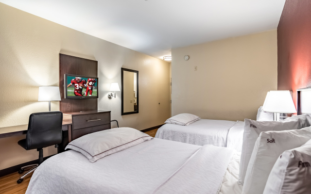 Red Roof Inn PLUS+ Long Island - Garden City