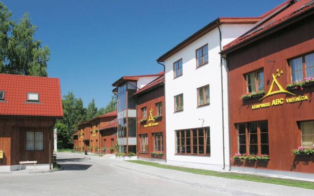 Отель Airport Hotel Abc Латвия, Рига - 13 отзывов об отеле, цены и фото номеров - забронировать отель Airport Hotel Abc онлайн вид на фасад
