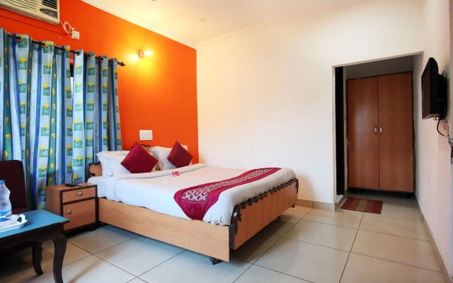 OYO 4256 Hotel Rajmahal