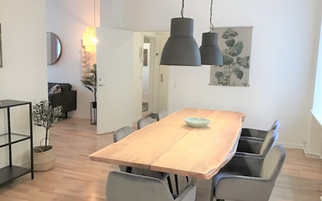 Апартаменты Amazing 3-bedroom Apartment in the Trendy Area of Copenhagen Vesterbro Фредериксберг в номере