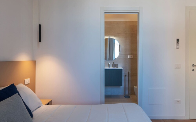Stylish 2-Bedroom Stays near Colosseum