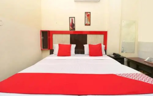 Oyo 28225 Hotel Lions Den