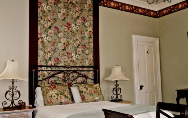 Flowertown Bed And Breakfast