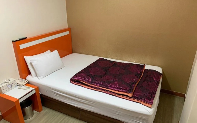 Alma Hotel