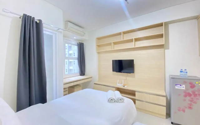 Classy Chic Studio Room At Apartment Parahyangan Residence Bandung