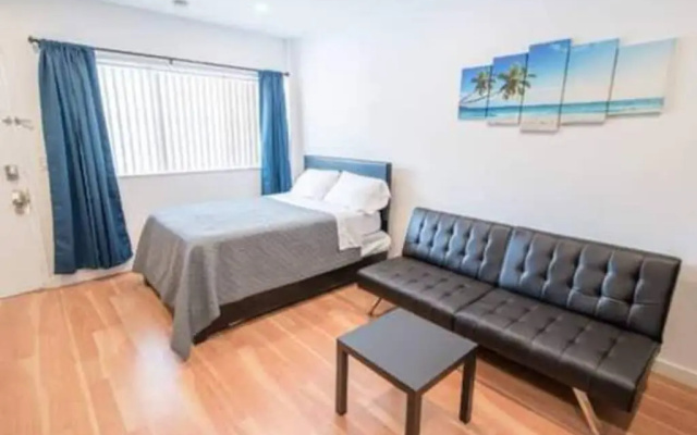 Hallandale Studio in Hallandale Beach
