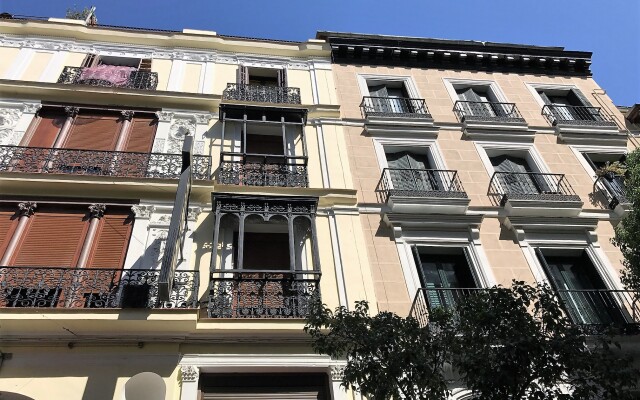 Отель Hostal El Pilar Испания, Мадрид - 1 отзыв об отеле, цены и фото номеров - забронировать отель Hostal El Pilar онлайн вид на фасад