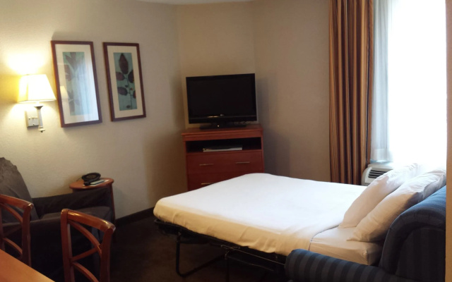 Candlewood Suites Kansas City Speedway by IHG