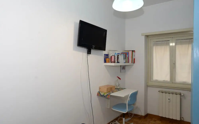 Room-single Room in Cozy and Comfortable