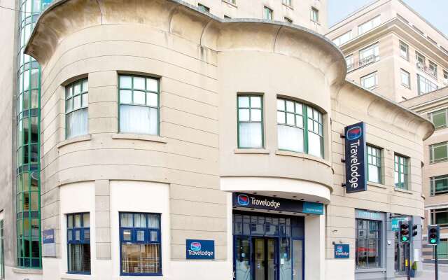 Отель Travelodge Brighton Seafront Брайтон вид на фасад